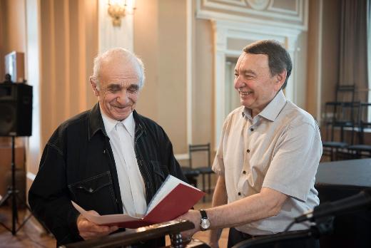 79-летний преподаватель ТГУ получил красный диплом магистра