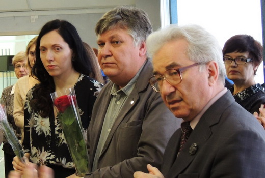 В Научной библиотеке ТГУ открылась выставка портретов выпускников ИИК