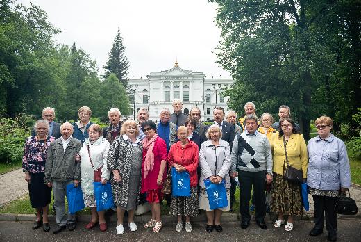 Университет спустя полвека: в ТГУ встретились выпускники ФФ 1971 года