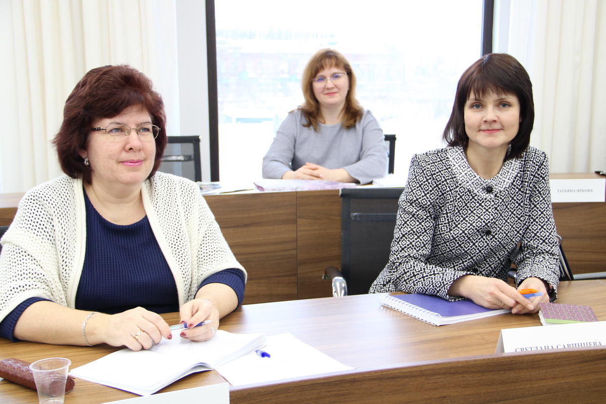 В ИЭМ завершена программа «Экономика для неэкономистов» для вузов СФО