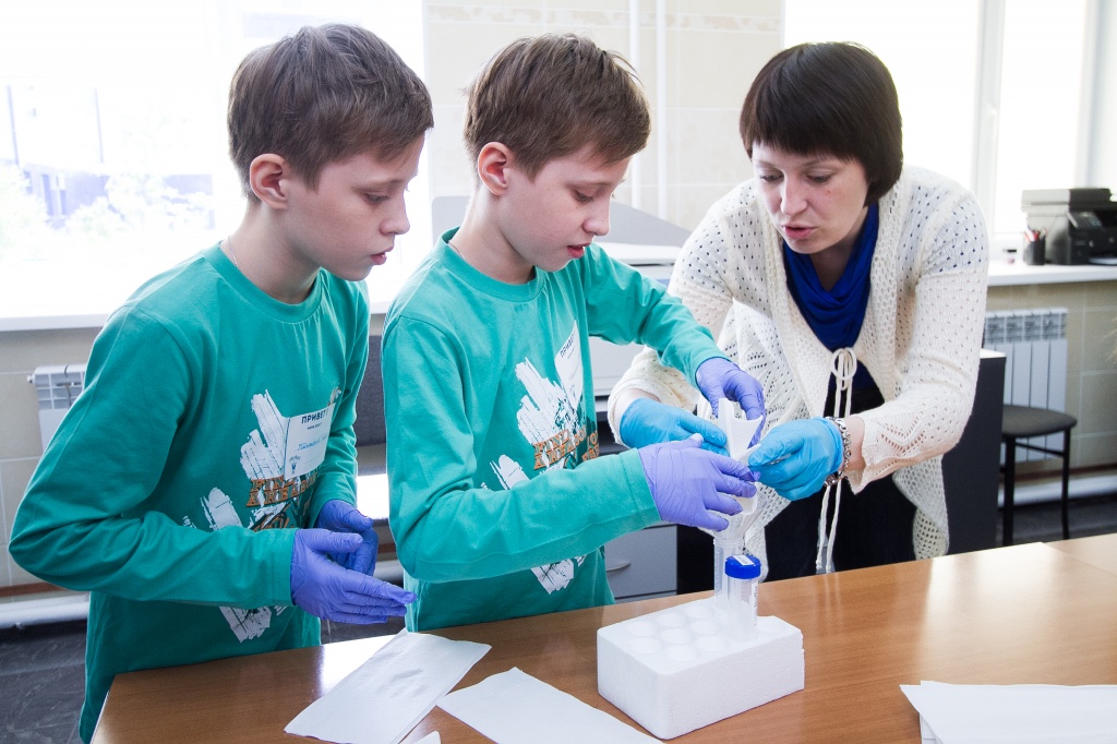 Успеваемость по разным предметам зависит от одной группы генов