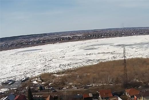 Наблюдать за ледоходом на реке Томи можно в реальном времени