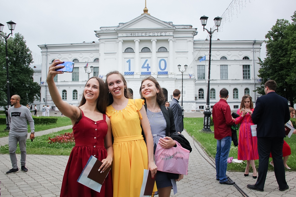 Первые выпускники ИЭМ получили дипломы магистров