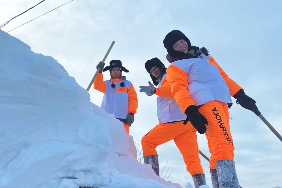 «Снежный десант» ТГУ очистил от снега более 100 объектов в Шегарском районе