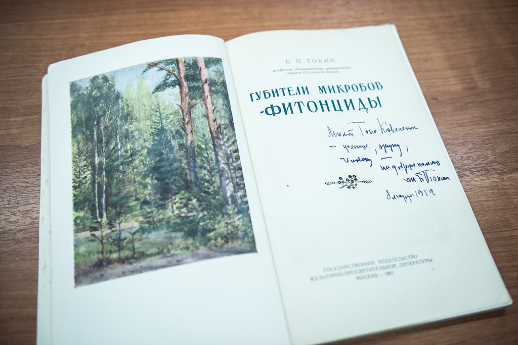 Ученые ТГУ нашли раритет в общественном книжном шкафу «Научки»
