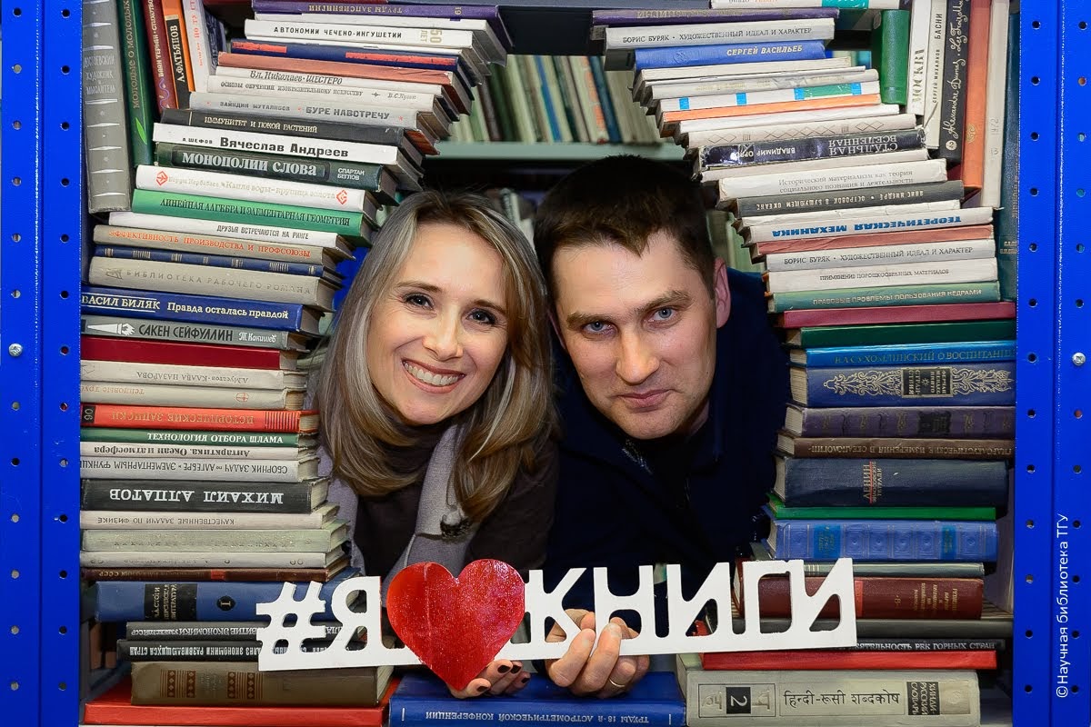 Читатели Научной библиотеки окажутся «В плену книжных стеллажей»