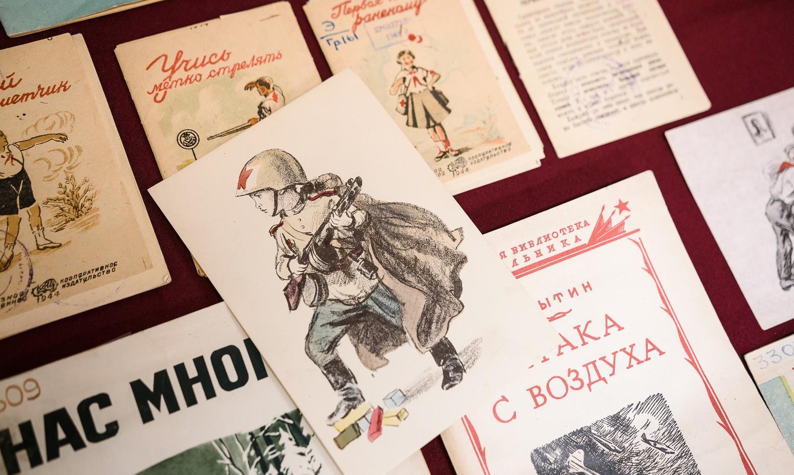 В НБ ТГУ – новые выставки: детская книга и плакаты в Великую Отечественную