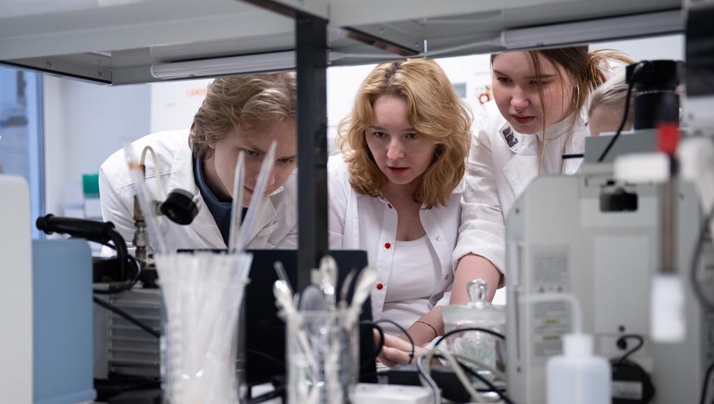 Новая лаборатория ТГУ ищет пути защиты человечества от супербактерий