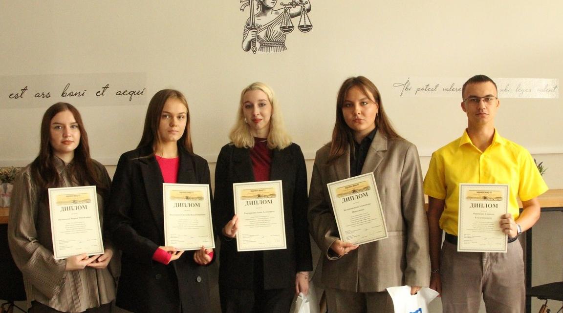 Первую стипендию имени выпускника Николая Ведерникова вручили в ЮИ ТГУ