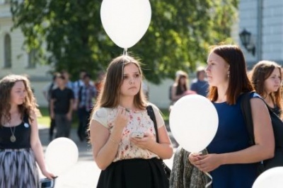 В память о погибших в Беслане студенты ТГУ запустили в небо белые шары