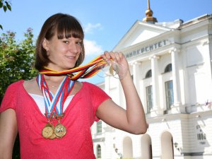 Шестикратная чемпионка Европы и двадцатикратная чемпионка России по плаванию в ластах защитила канд...