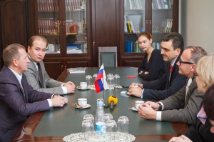 На пути к новому партнерству