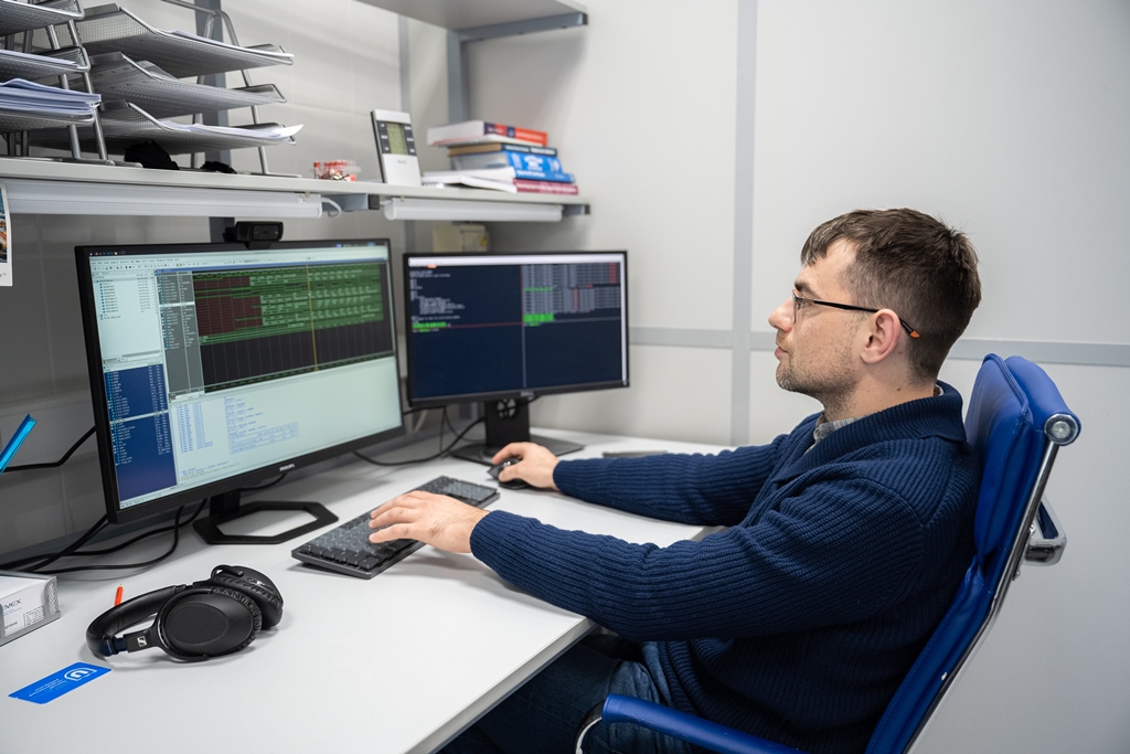 ТГУ участвует в эксперименте по проверке теории Большого взрыва в Дубне 