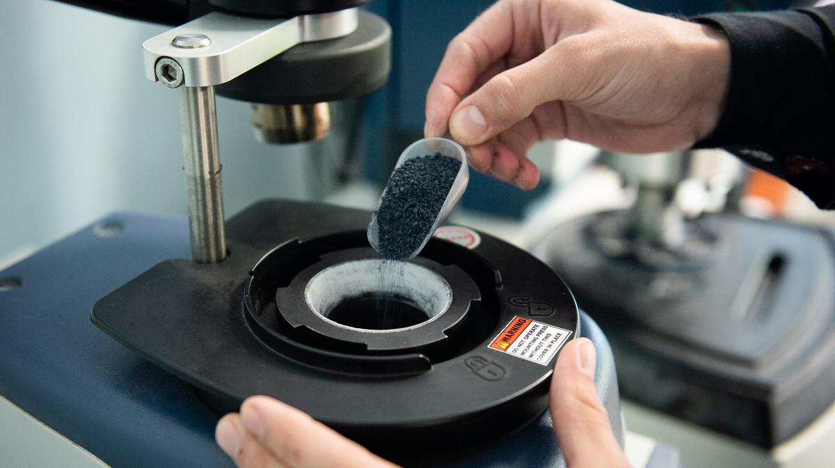 В ТГУ исследуют керамику с эффектом «самозалечивания» для космоса и энергетики