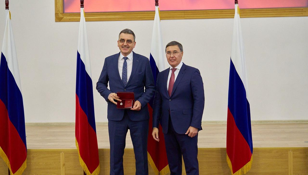 Глава Минобрнауки вручил ректору ТГУ награду от имени президента России