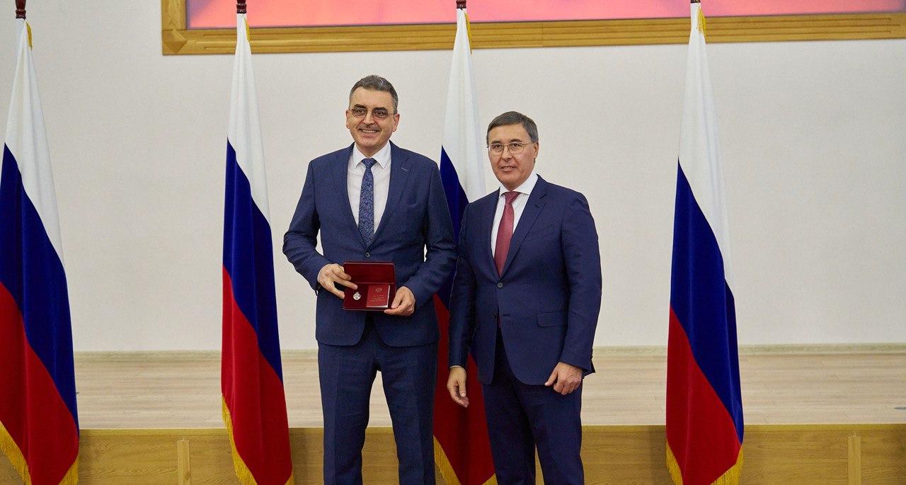 Глава Минобрнауки вручил ректору ТГУ награду от имени президента России