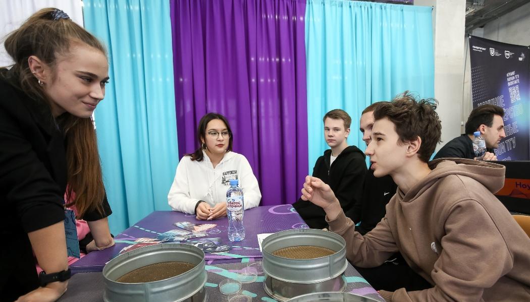 Более 120 школьников и их родителей посетили форум гражданской науки ТГУ 