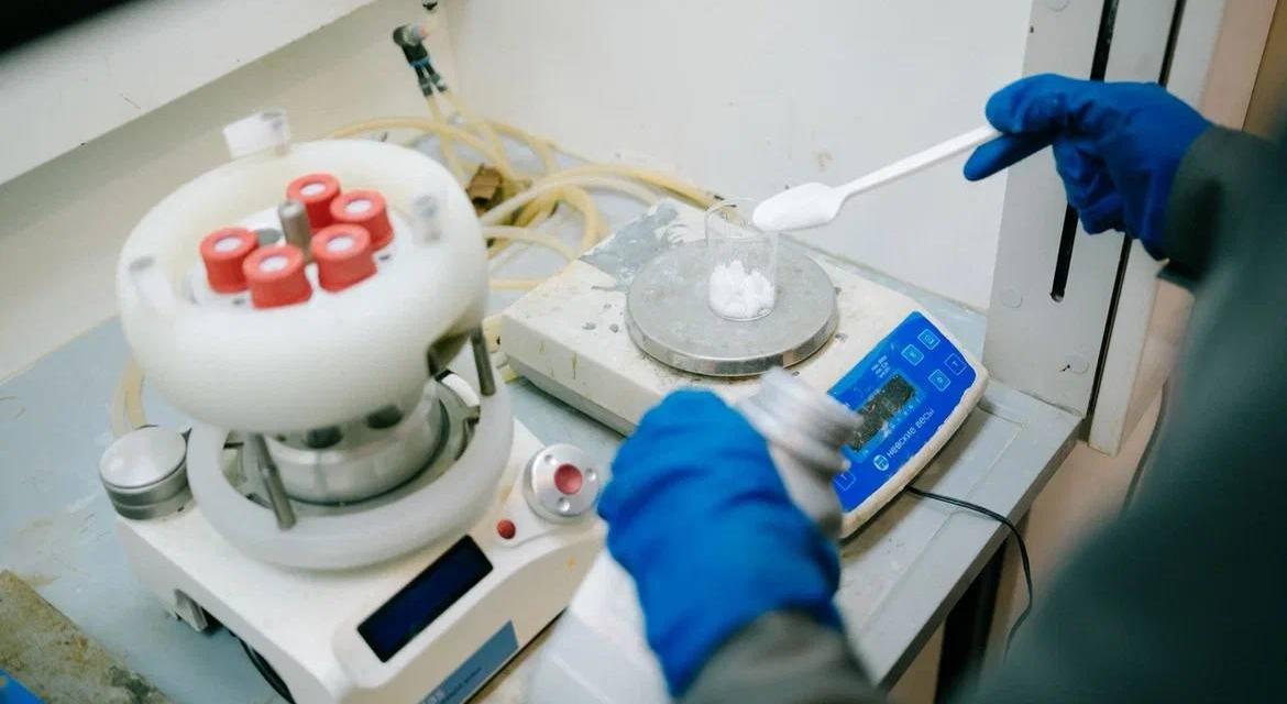 По заказу Минпромторга запущено первое в РФ производство органических пероксидов