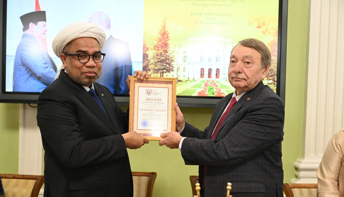Главе делегации из Индонезии присуждено звание «Приглашенный профессор ТГУ»