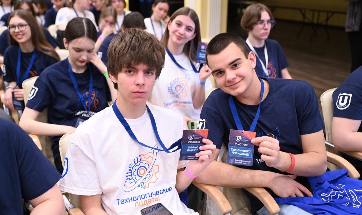 На форуме в ТГУ школьники разрабатывали «вакуумную пушку» и «космический дозор»