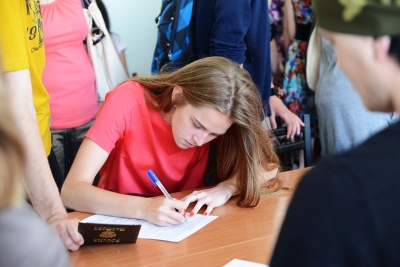 Первой подала документы для поступления абитуриентка юридического института