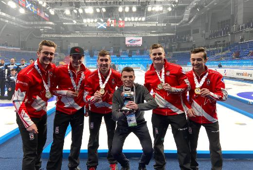 Студент ФИЯ выступил атташе команды, выигравшей ЧМ по кёрлингу