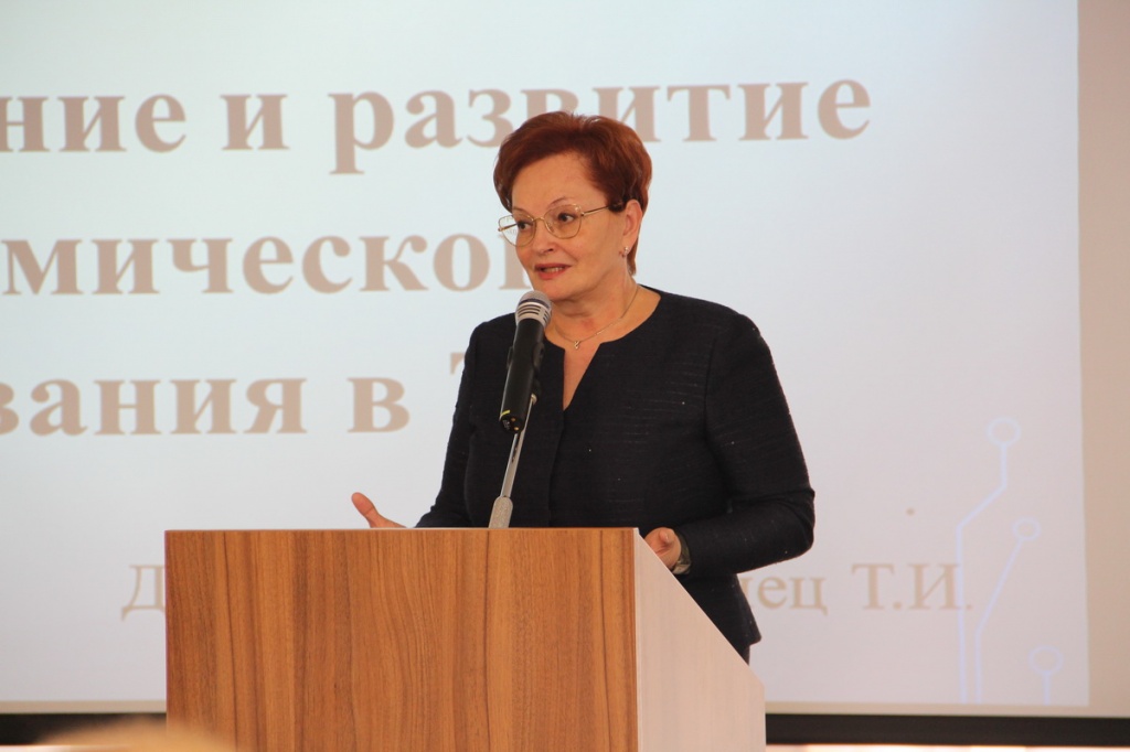 Оксана Козловская на юбилее в ИЭМ IMG_5601_новый размер.JPG