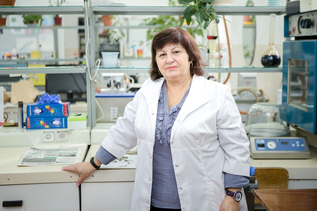 Заведующая лабораторией фитохимии СибБС ТГУ Лариса Зибарева IMG_8205.jpg