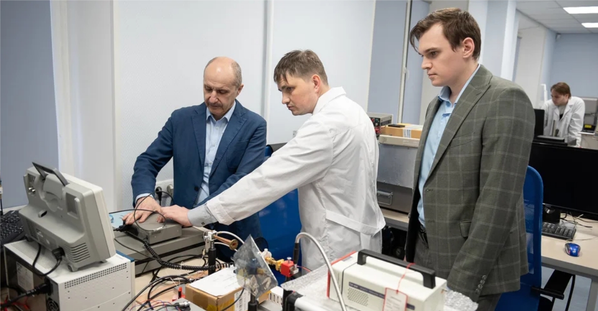 в лаборатории лазерного молекулярного имиджинга ТГУ.jpg