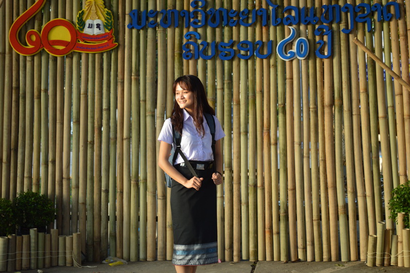 Лаосская студентка