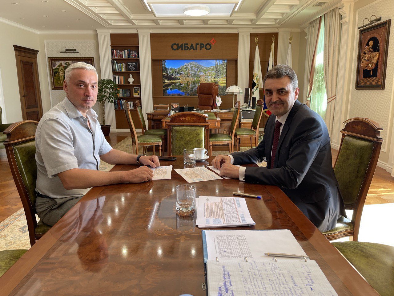 Андрей Тютюшев и Эдуард Галажинский Тютюшев и Галажинский.jpg