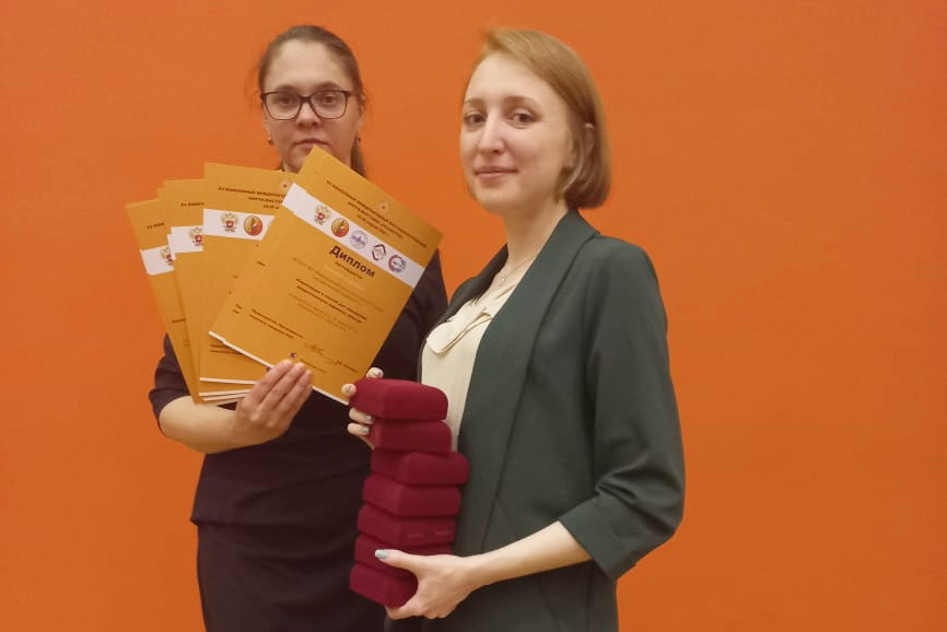 Ученые ТГУ с дипломами и медалями Росбиотех-2022 Ученые ТГУ с дипломами и медалями Росбиотех-2022.jpg