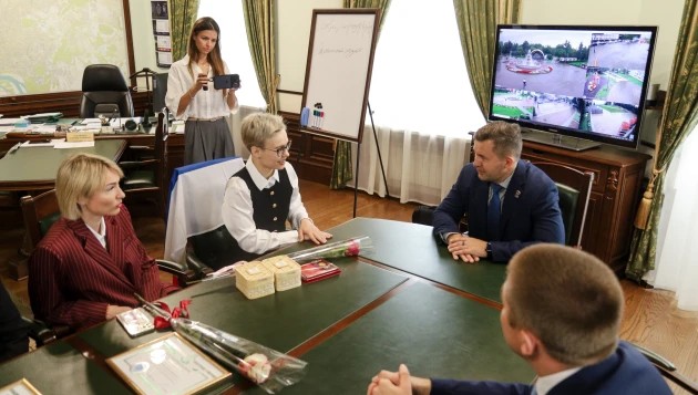 630x357-1--диана слисева мэрия медаль.jpg