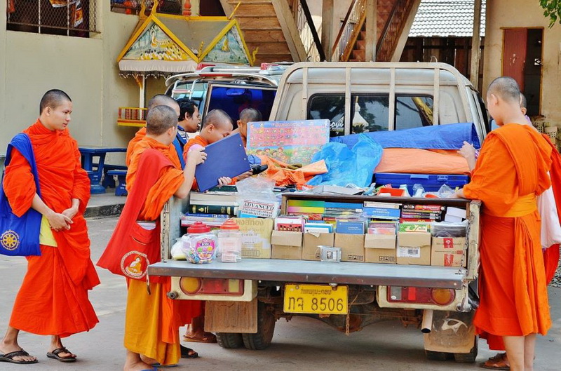 Торговля на улицах Лаоса