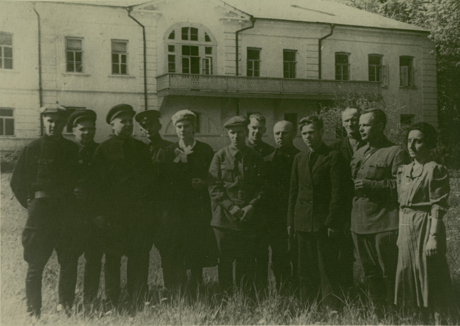 На открытии музея-усадьбы «Ясная Поляна». 24 мая 1942 г. На открытии музея-усадьбы «Ясная Поляна». 24 мая 1942 г..jpg