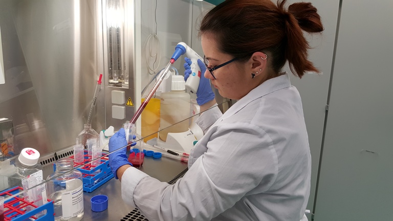 Елена Шаповалова в Институте трансфузионной медицины и иммунологии Гейдельбергского университета. 20151117_105929-2.jpg