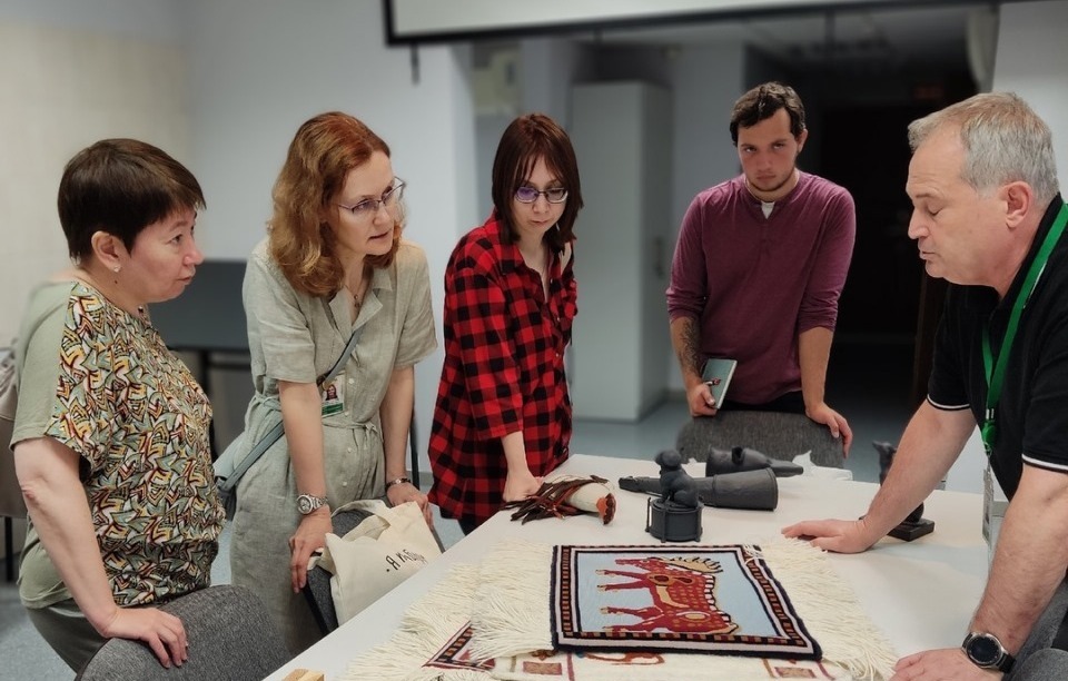 занятие в лаборатории реставрации _Эрмитаж_2_.jpeg