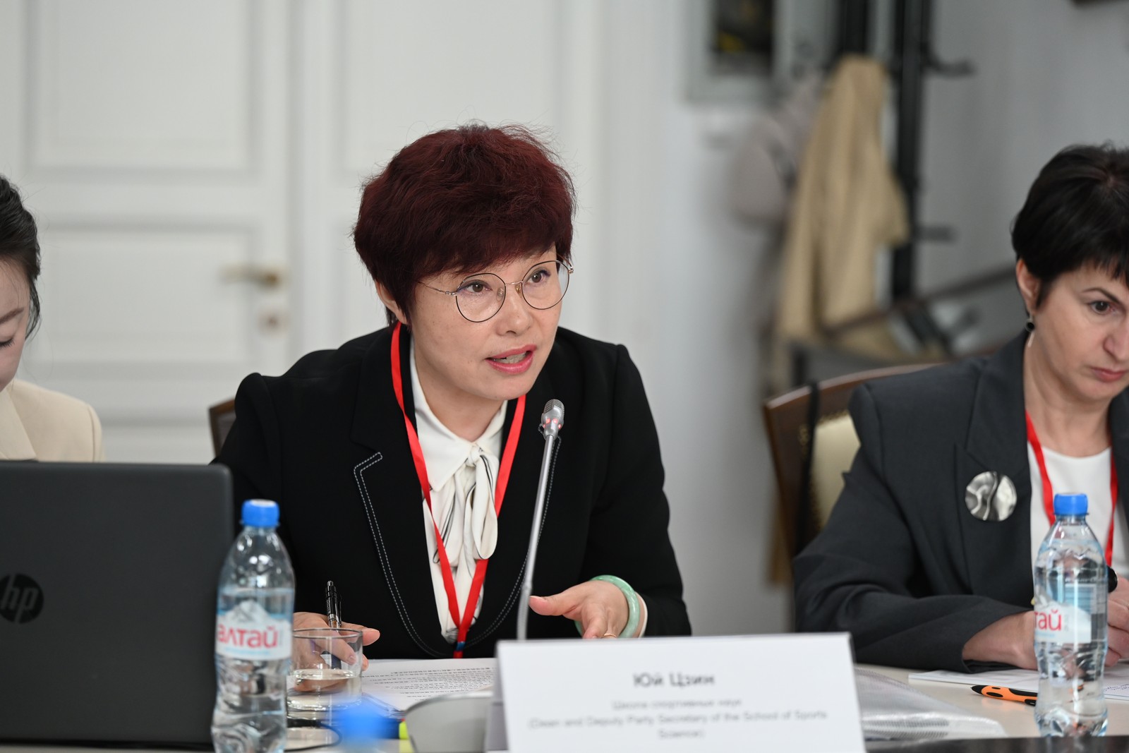 Юй Цзин на встрече внешней экспертной комиссии с руководством ТГУ