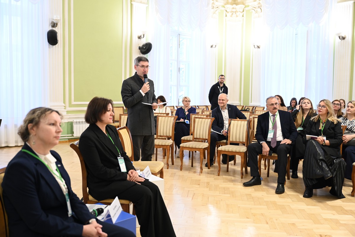 DSC_7706_1200 дискуссионная площадка ПО в ТГУ.jpg