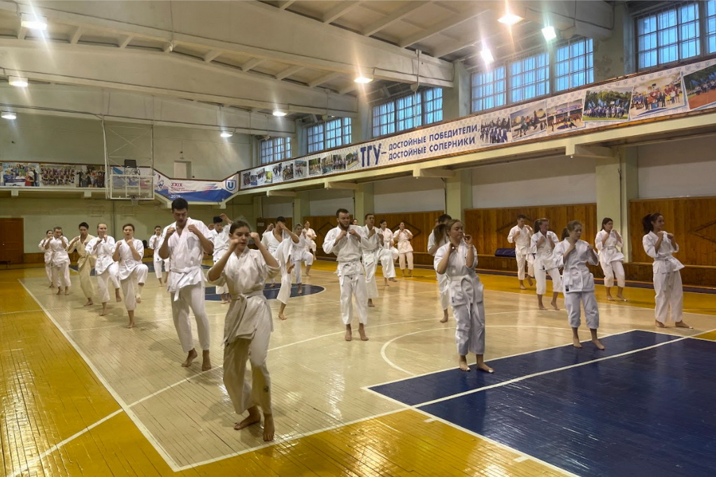 Занятия по карате со студентами ИЭМ Карате тест март Томск 2.jpg