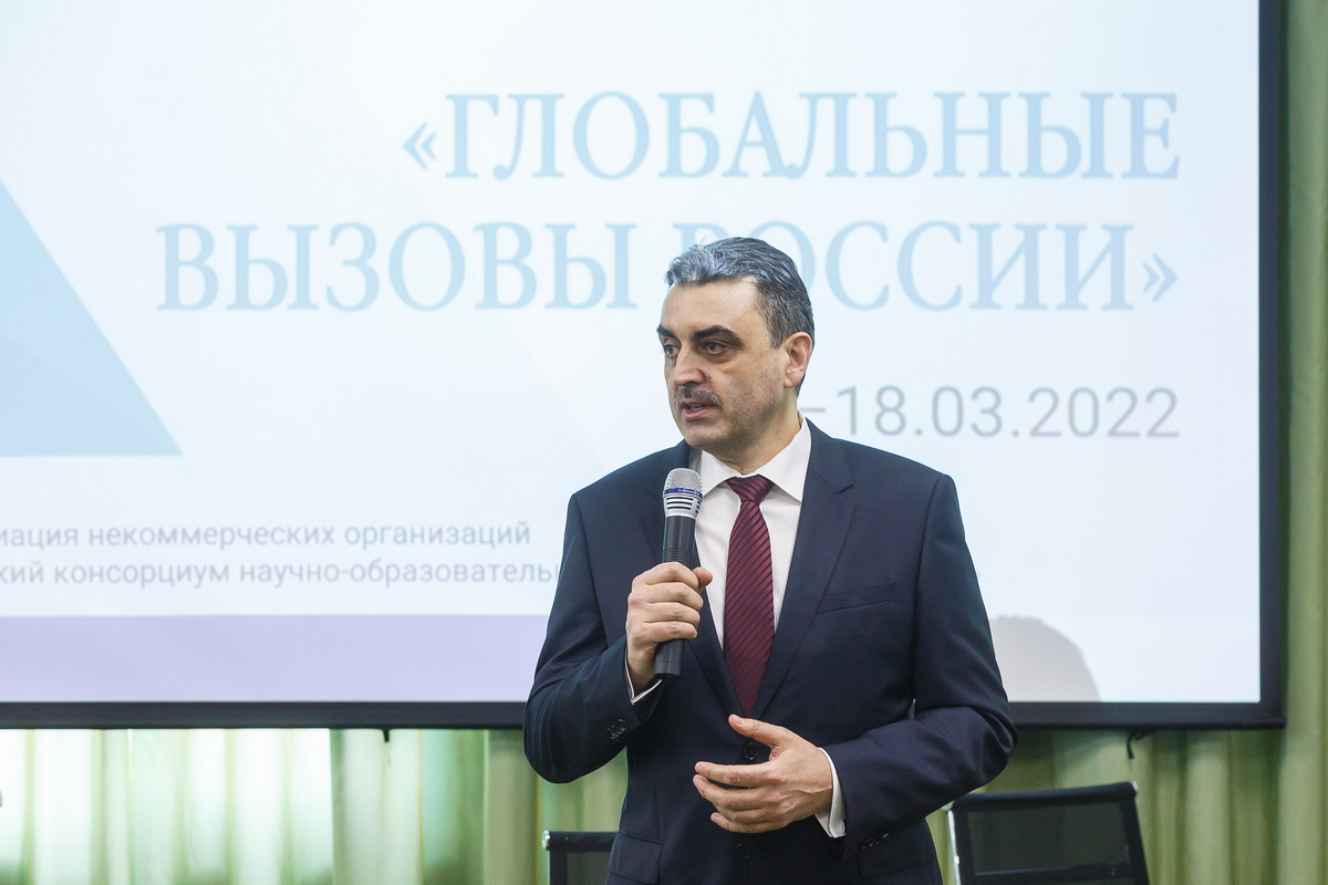 ректор ТГУ Эдуард Галажинский