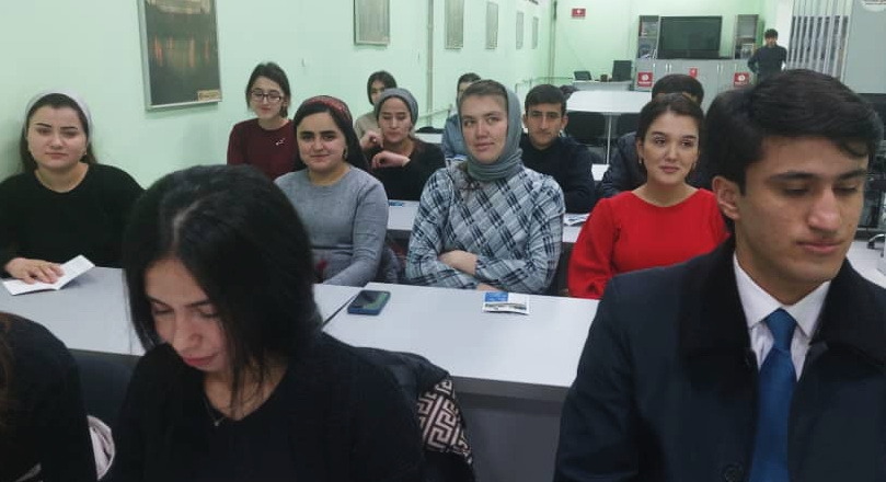 студенты_встреча в Фонде Русский мир_crop.jpg