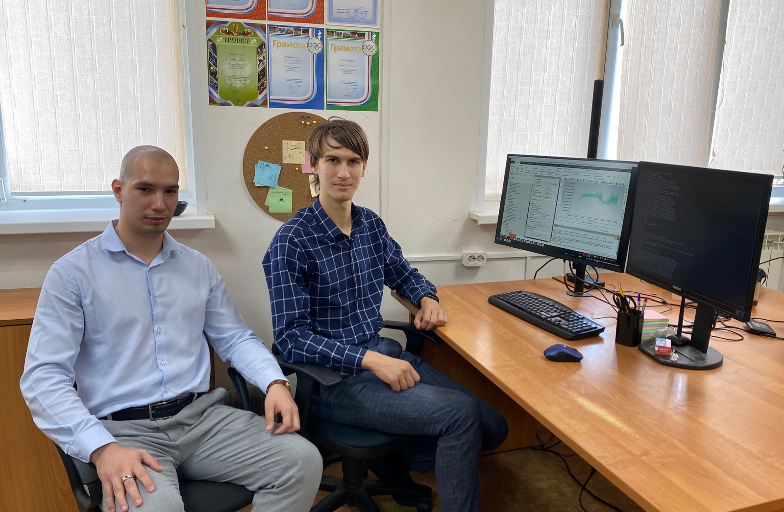 Ларкин слева, Астахов справа.jpg