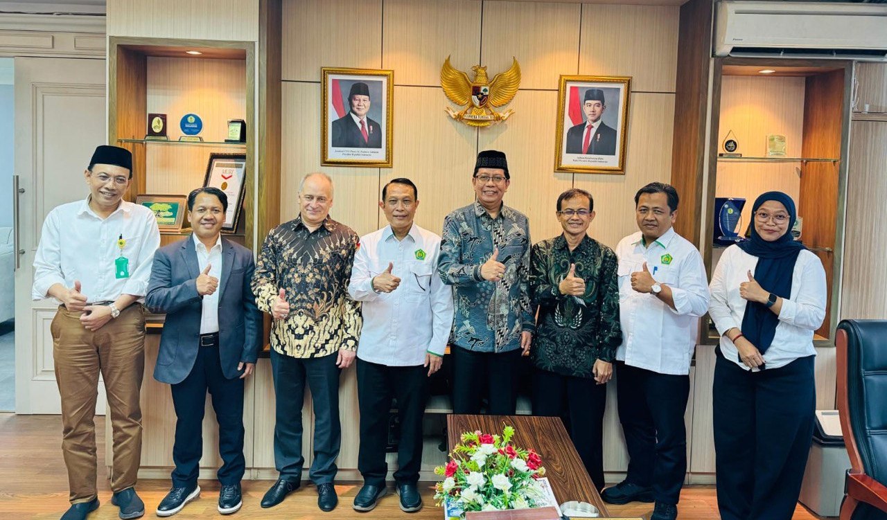 photo_2025-12-04_А.Рыкун в Университете Радена Интана.jpg