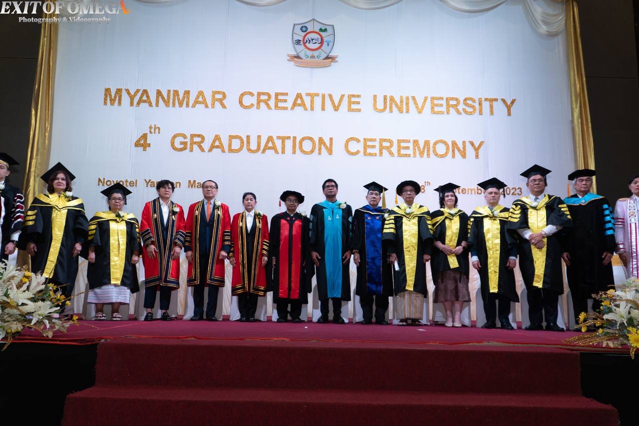 Мьянма Рыкун вручение дипломов выпускникам.jpeg