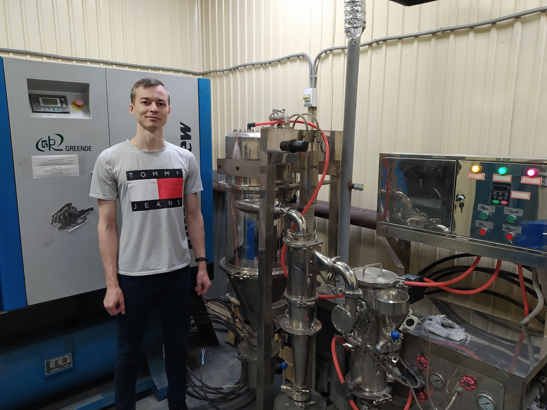 Роман Турубаев в лаборатории НИИ ПММ ТГУ Роман Турубаев