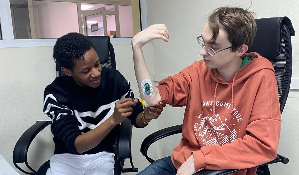 photo_2025-09-19_стартап ИЭМ протез датчики.jpg