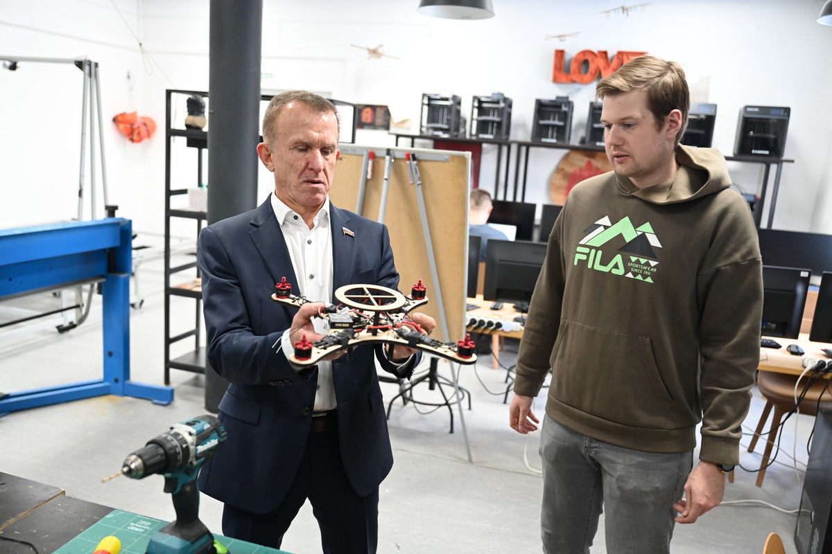 DSC_3854_1200 В.Кравченко _БАС ФТФ ТГУ.jpg