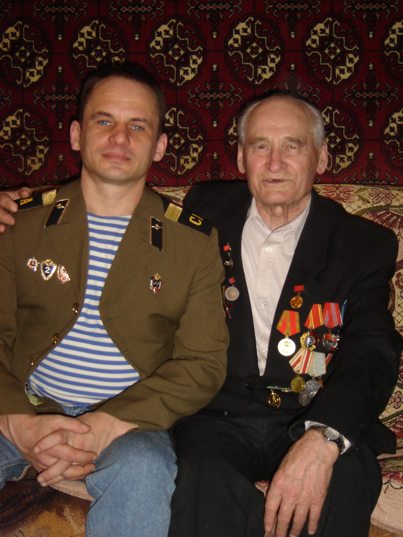 DSC01348 АП Бычков с внуком.JPG