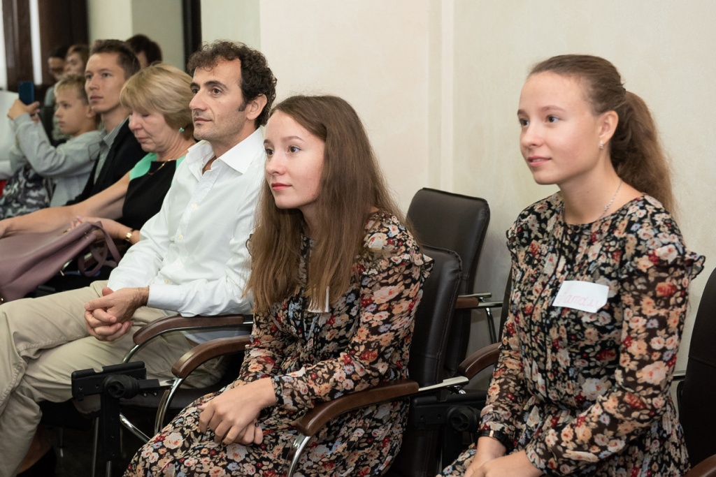 На лекции о пользе близнецов для мировой науки. На лекции о пользе близнецов для мировой науки.